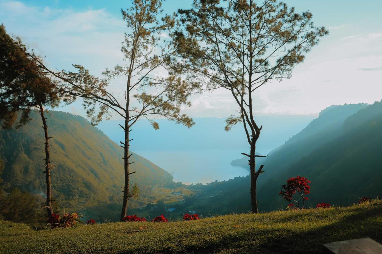 Bobocabin Kaldera, Toba Parmonangan Luaran gambar